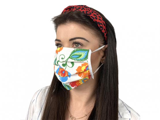 Maska ochronna wielokrotnego użytku 3-warstwowa, biała ze wzorami.