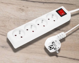 Przedłużacz elektryczny 3x1mm 4 gn+wył 1,5m 10A biały HQ